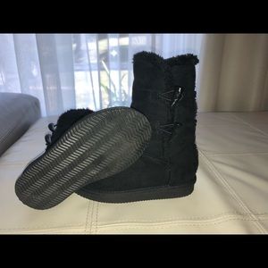 Girl’s Black Toggle Boots